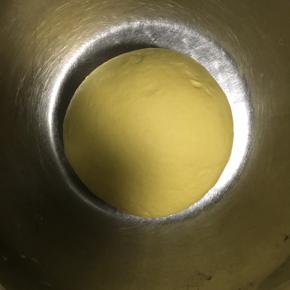 3.揉成光滑面团室温发酵