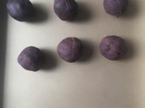 豆沙也平均分成6分，每份50克