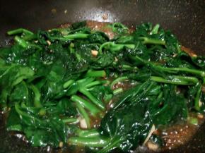 鸡粉一勺，翻拌均匀就可以