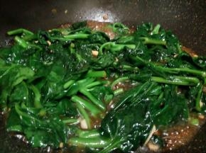 鸡粉一勺，翻拌均匀就可以