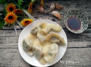 来两瓣儿大蒜，沾点酱油开吃吧