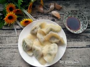 来两瓣儿大蒜，沾点酱油开吃吧