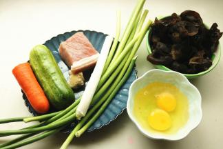 准备好所有的食材。