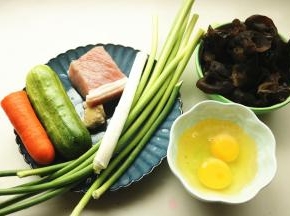 准备好所有的食材。