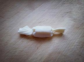 将两边扭紧即可，依次做完。