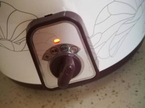 放入锅体，开关调到快炖，烧开后，不要动，就这么炖1个小时