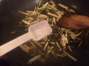 加入盐调味