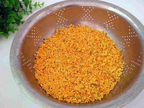  先把桂花摘下来