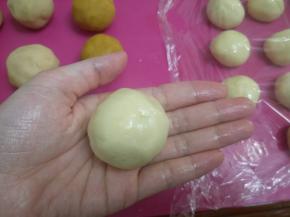 再翻过来收口滚圆。