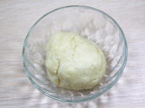 混合均匀后，迅速揉成团