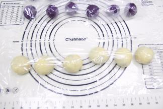 分别包完后，盖上保鲜纸，静置5分钟。