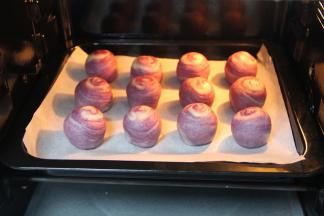 定形后，再调温度至170继续烘烤10分钟左右