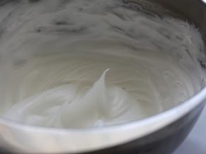 再继续打到提起打蛋头形成硬性尖勾