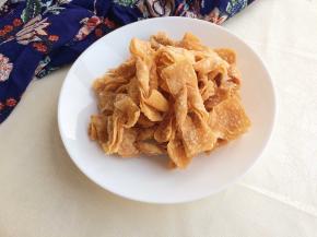 酥香的排叉炸好了。