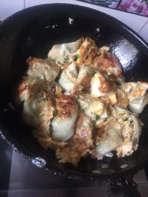 翻身，等蛋液凝固就可以出锅了，好香