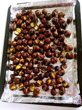 烤好的板栗，又香又甜，粉粉的味道特别美味！