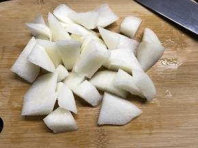 切成小块。