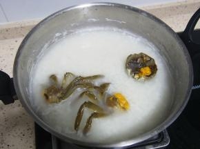 放入粥中继续煮10分钟左右熟透
