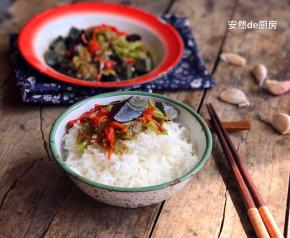 和皮蛋、辅料拌匀，是不是很简单