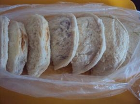 做好放冰箱冷冻至硬（四小时以上，我是前一晚做的）