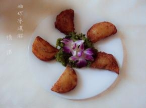 装盘，要趁着还酥脆的时候吃，味道很美