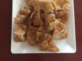 面筋改成小块，手撕或刀切都可以