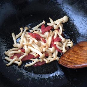 最后点香油提亮即可出锅