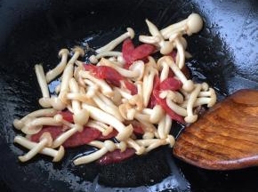 最后点香油提亮即可出锅