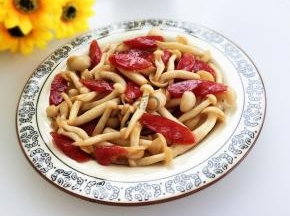 美味的白玉菇做好了