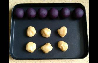 我喜欢吃月饼皮，所以我用4:6的比例，分好皮和馅