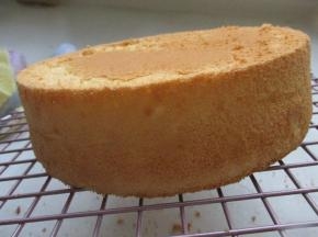 晾凉到温热时脱模。