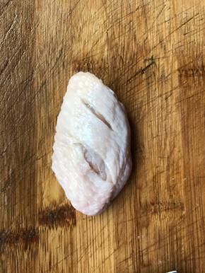 鸡翅正反两面各划两刀