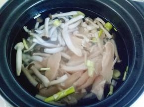 加入适量清水。