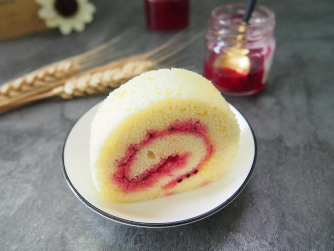 南瓜火龙果酱蛋糕卷