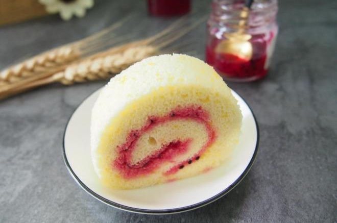 南瓜火龙果酱蛋糕卷