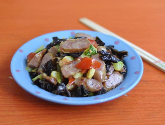 西葫芦木耳炒香肠