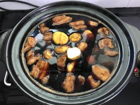 再次煮开后放入板栗。