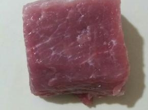 精肉洗净，备用。