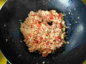 炒好的西红柿鸡蛋炒饭。