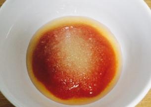 蕃茄酱、醋、糖混合均匀调成味汁