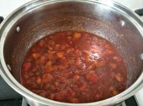 需要不时翻动和搅拌，直到浓稠。注意防溅。