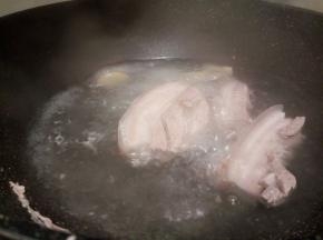 水开再煮几分钟，煮到筷子可以扎进去就可以了