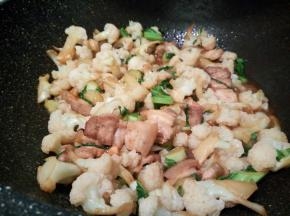 鸡粉一勺，翻炒至均匀就可以