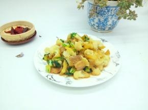 营养美味的花菜五花肉就可以吃了。