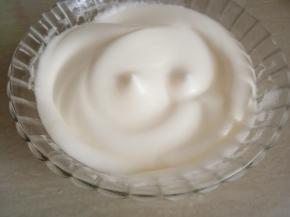 直至打到提起打蛋头呈小尖角即干性发泡。