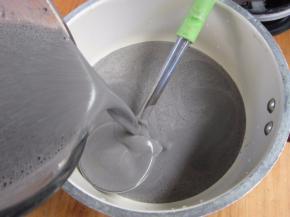 启动破壁机打成糊。