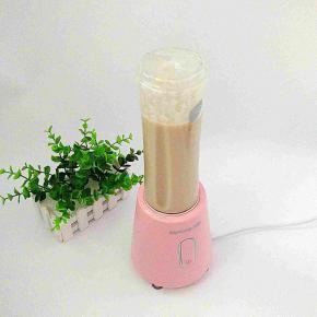 为了细腻些，连汤带豆放入料理机中打了一下。