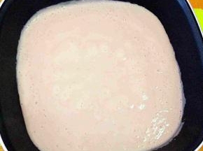 倒入不粘锅中小火炒至(要不停的搅拌)