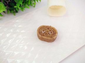 用模具压出型即可(在模具里面撒了一点熟粉防粘，没有撒过粉的，直接压压一样的很好)