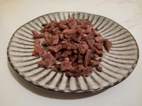 酱牛肉切小丁